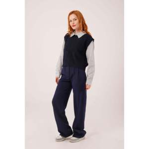 Suéter de Punto Azul Marino para Mujer con Detalle en Mangas y Cuello, Venta al por Mayor de Chalecos y Abrigos sin Mangas - Product Image 3