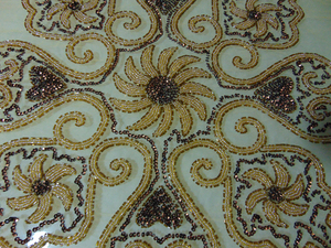 Nappe de table de salle à manger 6 places brodée dorée Nappe de luxe faite à la main pour les fêtes à la maison et la décoration de mariage - Product Image 5