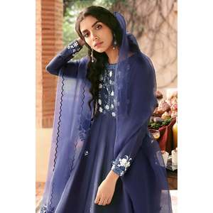 Conjunto de traje de mujer Midnight Kalidaar Navy Chiffon 100% poliéster ecológico con bordado y dupatta - Product Image 2