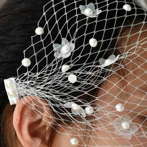 Peigne de mariée vintage fait main en maille de perles blanches Bridella VA15-W avec strass, ajustement confortable pour mariages, bals et événements formels - Product Image 5