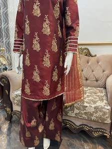 Nuevo trabajo hecho a mano de seda cruda pura de Ssumaira e impreso recto con hermosa Farshi Shalwar y Organza Dupatta en increíbles 2 colores - Product Image 6