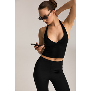 Urban Beat EYNA Blusa corta con cuello halter y espalda abierta con tiras gruesas para mujer - Product Image 1