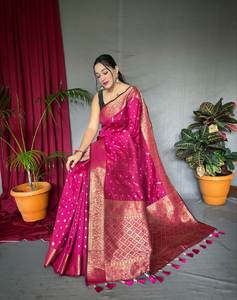 ส่าหรีผ้าไหมที่สวยงามพร้อมขอบทอทองแดงและสีทอง zari - Product Image 1