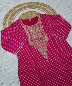 Robe Georgette Modern Daily Wear avec broderie florale chic et sequin Work kurta. - Product Image 6