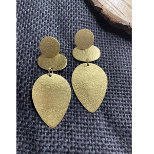Boucles d'oreilles en métal tendance de qualité supérieure Bijoux de mode pour un usage quotidien et une fête disponibles au meilleur prix - Product Image 1