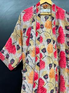 Robe kimono en crêpe de soie faite à la main pour femmes |   Écharpe en soie Sari avec taille élastique et motif floral |   Logo avant |   Vêtements de détente pour resort - Product Image 3