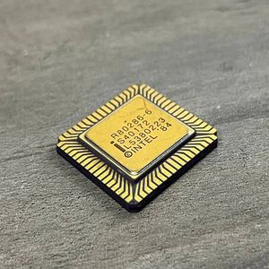 Microprocesseur Intel R80186-10 ScrapVintage 10 MHz, tête dorée, céramique LCC 80186 pour la récupération d'or, Singapour - Product Image 2