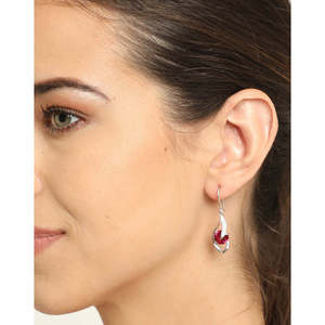 Pendientes de Plata de Ley 925 CLARA con Diseño de Gota de Ojo Rojo Sangre, Accesorio Elegante y Moderno - Product Image 3