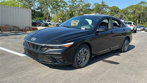 2024 Hyundai Elantra SEL IVT usado cuidadosamente - Product Image 3