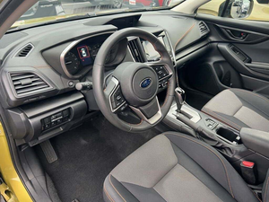 Nuevo Subaru Crosstrek SUV Premium AWD Automático 2024 Amarillo con Volante a la Izquierda, Asientos de Cuero Oscuro, Techo Solar y Sistema de Navegación - Product Image 4