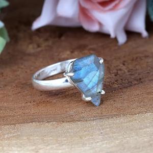 แหวนโลงศพลาบราดอไรต์ธรรมชาติสีฟ้า925เครื่องประดับเงินมินิมอลของขวัญแหวนเพชรเม็ดเล็กๆสำหรับเขา - Product Image 3