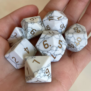 Dés en pierre de haute qualité, howlite, cristal naturel, pierres de guérison reiki, pierres gravées, ensemble de dés personnalisés, cristal viking - Product Image 5