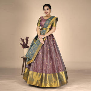 Lehenga Choli de Seda Banarasi Regal, Diseño Tradicional Tejido con Buti, Dupatta con Borde Ancho para Bodas, Diwali y Fiestas - Product Image 2