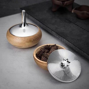 Plat à gratin rond élégant en bois avec couvercle argenté design, bol moderne pour service de table et cadeaux - Product Image 4