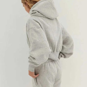 Vente en gros de survêtement de jogging en molleton de coton gris court personnalisé pour femmes, deux pièces, survêtements à capuche unis - Product Image 2