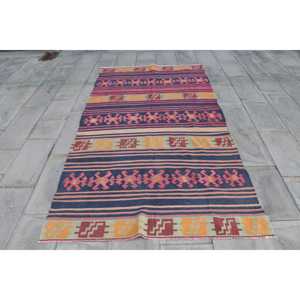 Alfombra Turca Vintage, Alfombra Kilim de 4.6x8.6 pies, Alfombra de Lana Marroquí Azul y Roja - Product Image 1