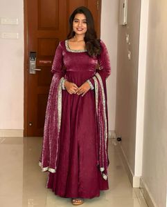 ชุดราตรี anarkali บานยาวสีเขียวออกแบบได้อย่างงดงามพร้อมผ้าลูกไม้ชุดชนชาติอินเดียสำหรับผู้หญิงและเด็กผู้หญิง - Product Image 1