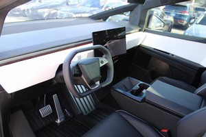 2024 Tesla cybertruck AWD ไฟฟ้า Sedan จัดส่งฟรีกล่องเกียร์อัตโนมัติแสงหนังภายในแบตเตอรี่ลิเธียม114 Mi 100 km