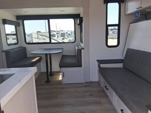 Nouveau 2026 Jayco Jay F-e-a-t-h-e-r A-i-r 19MBS - Product Image 6