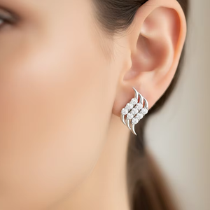 Pendientes de Botón con Motivo de Hoja Clásica en Oro de 14K y Diamantes |   Diamante de Corte Brillante de 0.09 Quilates - Product Image 5