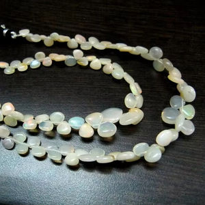 Cuentas de ópalo etíope en forma de corazón, cuentas Briolette lisas, tamaño 6-8mm, hebra de 8 pulgadas de largo - Product Image 1