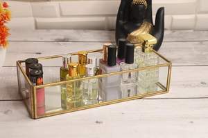 Fabricación india de latón elegante con organizador de vidrio, tienda de cosméticos, joyería y artículos esenciales diarios en estilo disponible para la venta - Product Image 4