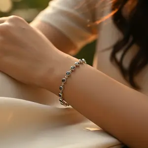 Pulsera de Plata 925 con Baño de Oro de 14K y Rodio, Oro Rosa de 18K, Ónix Negro, Diamantes y Perlas con Diseño de Flores para Uso Diario de Mujer - Product Image 3