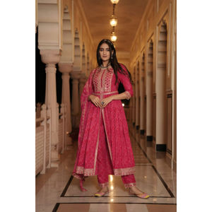 Collection trois pièces nouveauté belle rayonne avec empiècement travail pantalon Kurti avec fournisseur Dupatta de Surat Inde - Product Image 1