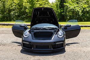 2024 911 Turbo S Coupé ~3,800 Millas, Motor de 6 Cilindros en Línea con Doble Turbo, Tracción en las Cuatro Ruedas, Interior Rojo Burdeos, Sin Modificaciones - Product Image 3