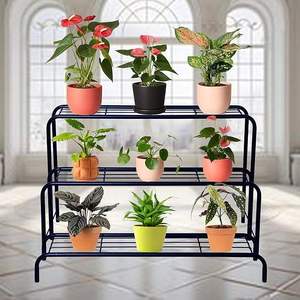 Maceta alta de diseño único con estructura metálica, ideal para plantas de interior reales y artificiales y para arreglos florales elegantes. - Product Image 6