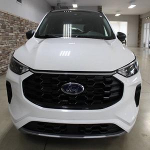 EXCELENTE ESTADO Ford Escape ST-Line 2023 - Product Image 1