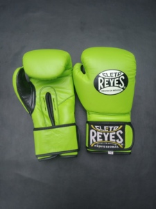 Gants de boxe personnalisés en cuir PU pour l'entraînement, le combat et le fitness avec sangle de maintien du poignet sécurisée - Product Image 3