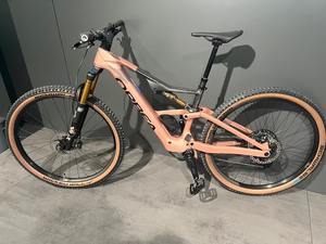 Achetez maintenant le vélo de montagne électrique original RISE SL M10 2025-2026, prêt à être exporté dans le monde entier - Product Image 4