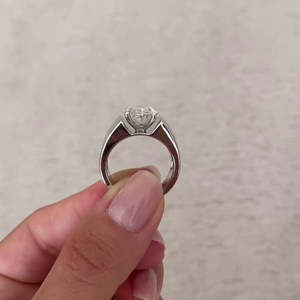 Bague de fiançailles pour homme avec diamant de laboratoire ovale de 5,00 ct, sertie en canal, certifiée IGI, couleur D-E-F, clarté VVSVS - Product Image 4