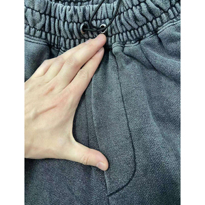 Pantalones cortos para hombre con ajuste personalizado Fabricante OEM Múltiples opciones de color Material cómodo Ideal para gimnasio de playa o ropa para el hogar - Product Image 6