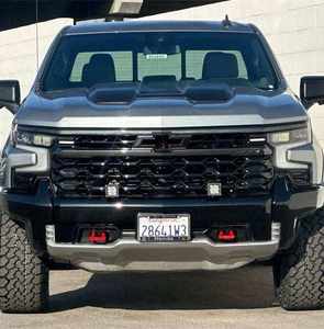 Chevrolet Silverado 1500 ZR2 2023 USADO, Cabina Doble, Tracción en las Cuatro Ruedas, Automático, Volante a la Izquierda, Interior Oscuro, Asientos de Cuero, Neumáticos R19 - Product Image 1