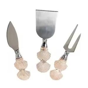 Ensemble de 4 couverts à fromage en acier inoxydable avec manche en bois, parfait pour les mariages - Product Image 5