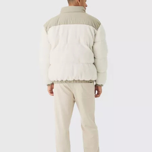Veste matelassée en sherpa personnalisée tendance pour hommes, manteau d'hiver bicolore chaud avec logo, vêtement d'extérieur doux et moelleux avec poches utilitaires - Product Image 3
