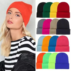 Gorro de punto de invierno cálido de Color sólido con logotipo bordado personalizado a la moda, gorros con parches de cuero personalizados - Product Image 2