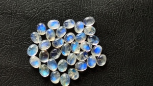 Bleu feu pierre de lune Cabochon 6x4mm forme ovale dos plat lâche arc-en-ciel pierre de lune Lot pour bijoux prix de gros pierre de lune - Product Image 4