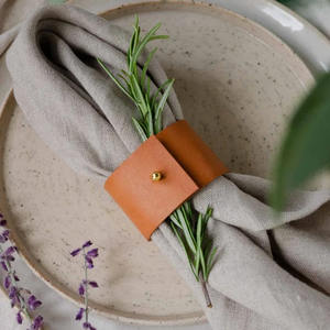 2025 anneaux de serviette en cuir faits à la main de concepteur de luxe meilleure qualité anneaux de serviette décoratifs de table-vente en gros - Product Image 1