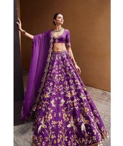 ชุดแต่งงานอินเดีย ผ้าไหมไทยเนื้อหนา ประดับเลื่อม ซารี และงานปักดิ้น  ชุดเลเฮนกาโชลี พร้อมผ้าคลุมไหล่ไหมมาลัย งานปักหนัก - Product Image 1