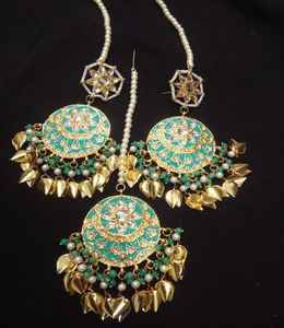 ต่างหูแบบห้อยทรงโคมระย้า Kundan Chandbali ทำจากโลหะผสม งานแฮนด์เมด สำหรับผู้หญิง ดีไซน์ทันสมัย แรงบันดาลใจจากคนดัง เหมาะสำหรับงานเทศกาล ประดับคริสตัลและเพชรเทียม - Product Image 1