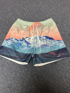 Shorts de sport mi-longs personnalisés en coton respirant à sublimation intégrale, séchage rapide, motif décontracté en maille de 5 pouces pour la plage et la course à pied - Product Image 4
