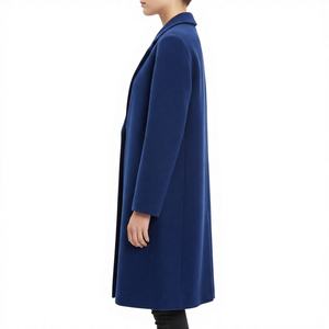 Manteau en laine bleu croisé sur mesure pour femme – Fabricant OEM et marque privée - Product Image 2