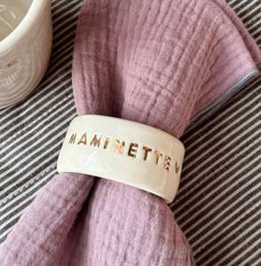 Anillos de Servilleta Modernos y Ecológicos en Resina, Metal, Madera y Vidrio para Decoración de Mesa - Product Image 1