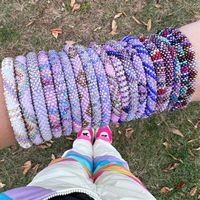 Nouveau design dernière vente bijoux tendance de qualité supérieure bracelets pour femmes en perles de verre personnalisées faites à la main