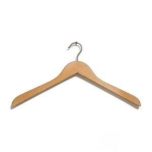 Cintres en bois d'érable de qualité supérieure, sans couture, avec crochet chromé élégant pour l'affichage de la mode haut de gamme en boutique - Product Image 1