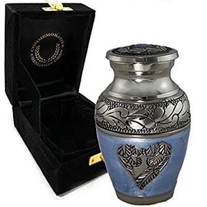 Nouvelle urne commémorative biodégradable de style américain gravée avec un croix de Holly pour les cendres de bébé, capacité de 3 pouces cubes - Product Image 6