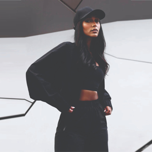 Ensemble de sweat à capuche polaire deux pièces décontracté pour femmes Offre Spéciale poche zippée réfléchissante imprimée avec logo personnalisé pour l'automne Jogging été - Product Image 3